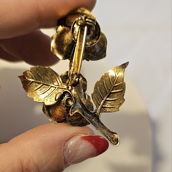 Vintage roses gold toned brooch pin - Picture 2 of 2